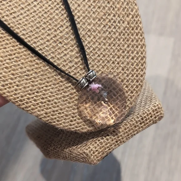 Elegant Black and Pink Heart Pendant Necklace - Picture 4 of 7